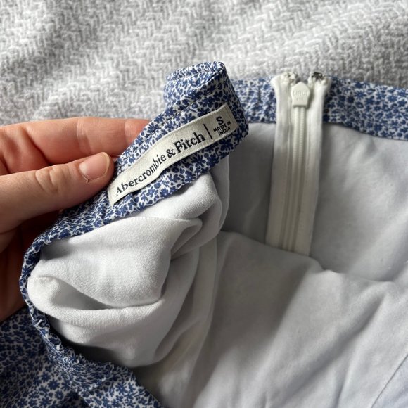 Women's Flirty Mini Skirt - Picture 3 of 3